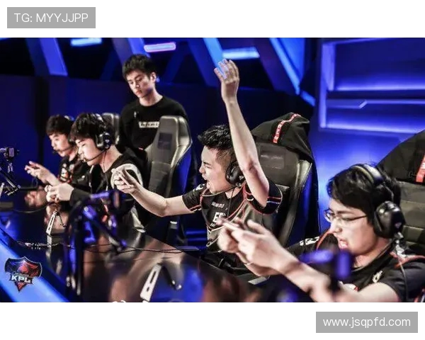 EDG在冠军杯中的意识表现分析与战术解读