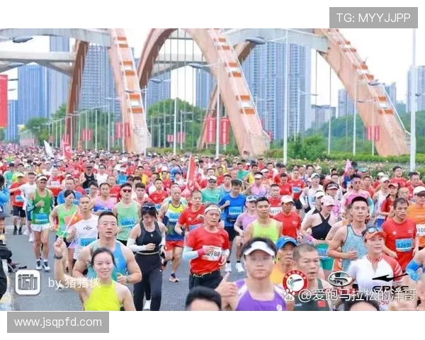 成都城市马拉松点评：极限运动队展现灵活性与团队合作的精彩瞬间
