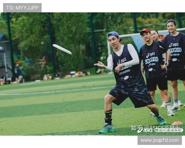 杭州飞盘队与重庆飞盘队赛后复盘探讨团队协作的成功与不足