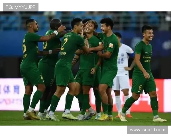 武汉足球队与广州足球队赛后复盘分析比赛节奏与战术对抗的深度剖析 武汉足球队与广州足球队赛后复盘分析比赛节奏与战术对抗的深度剖析