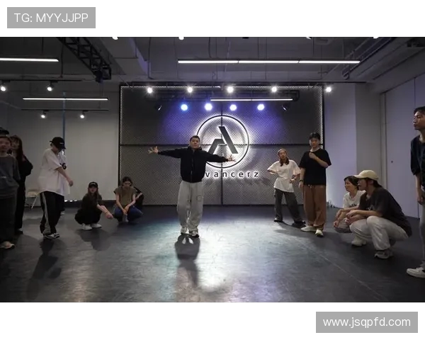 深圳街舞队与重庆街舞队赛后状态分析与表现对比探讨 深圳街舞队与重庆街舞队赛后状态分析与表现对比探讨