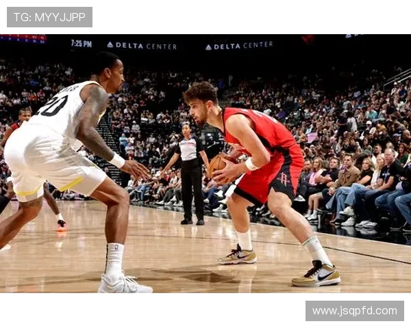夏季连火箭与爵士的精彩对决展现篮球魅力与团队合作精神