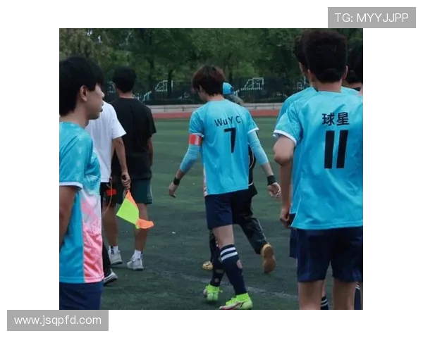 大学生挑战皇马足球队的激情对决与青春梦想的碰撞