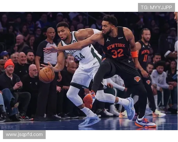 纽约尼克斯与雄鹿的激烈对决展现篮球魅力与团队精神的巅峰较量 纽约尼克斯与雄鹿的激烈对决展现篮球魅力与团队精神的巅峰较量