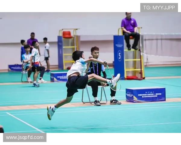 重庆羽毛球队荣登全国羽毛球配合排行榜首位展现卓越实力与团队默契 重庆羽毛球队荣登全国羽毛球配合排行榜首位展现卓越实力与团队默契