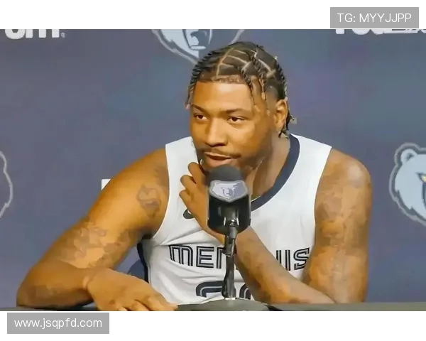 马库斯斯马特在NBA赛场上的传奇之路与不屈精神解析