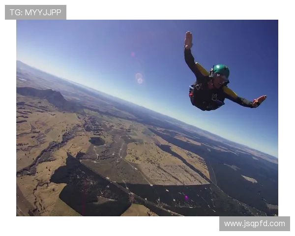 成都极限运动队在世界攀岩锦标赛中以70分领先全场表现出色